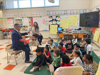 Sileo reading to children